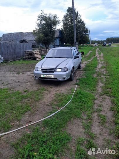 Daewoo Nexia 1.6 МТ, 2010, битый, 299 999 км