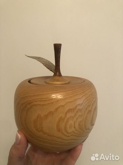 Керамика, дерево и сувениры разных стран