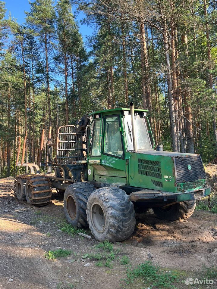 Форвардер John Deere 1110D