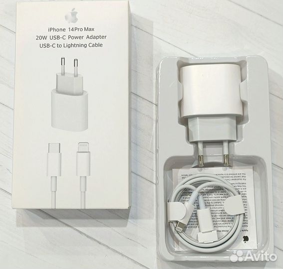 Кабель и блок iPhone