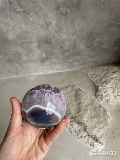 Шар из аметиста с жеодой