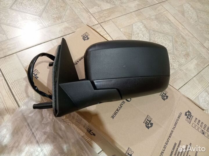 Продаётся зеркало заднего вида Нива Шевроле, левое