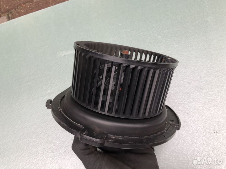 Моторчик печки на Audi 80 B4