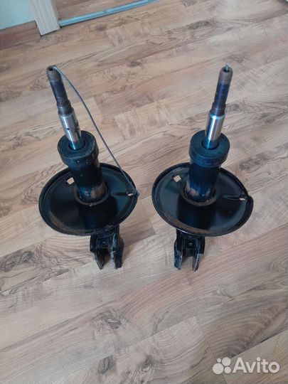 Амортизаторы передние Renault Sandero