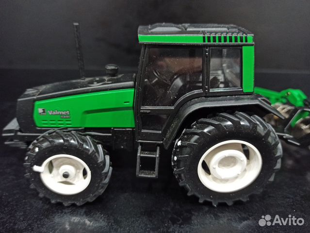 Железная модель трактора