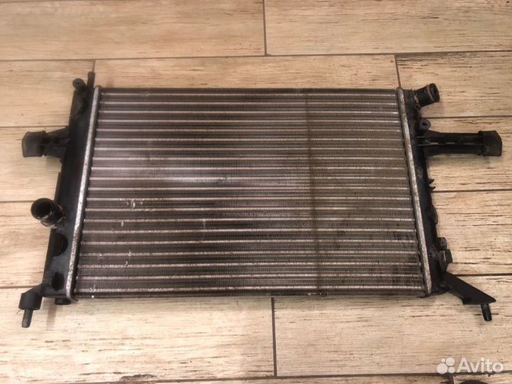 Радиатор охлаждения двигателя Opel Astra купе 3