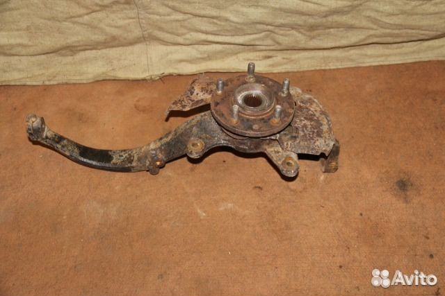 Кулак поворотный левый Мазда 6 GG