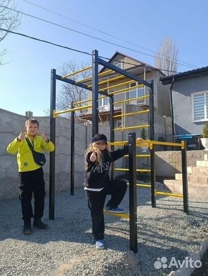 Уличный спорткомплекс воркаут