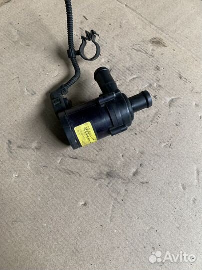 Электро помпа Audi Q7 VAG