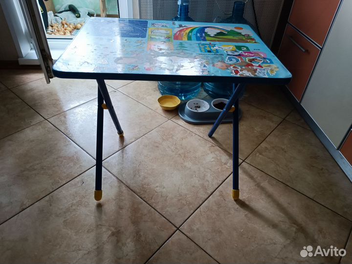 Детский столик