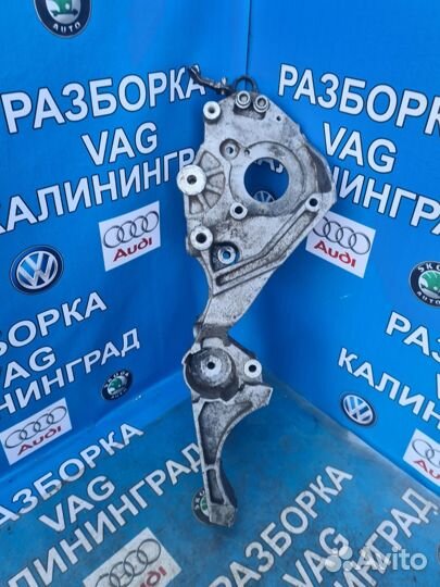 Кронштейн генератора. Фольксваген Тигуан