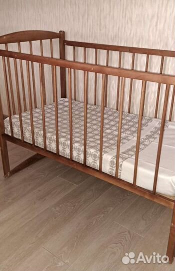 Детская кровать с матрасом в хорошем состоянии