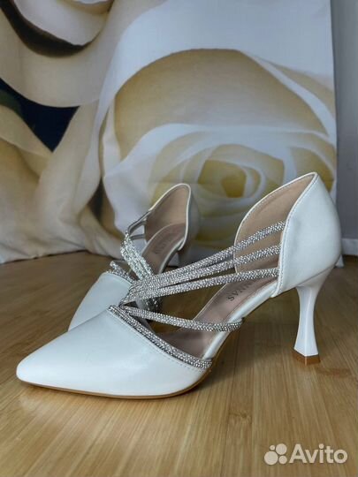Туфли женские новые белые