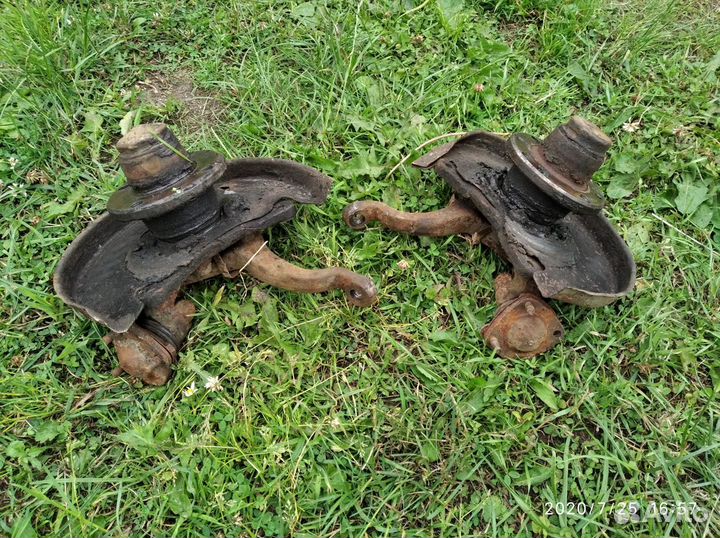 Передние ступицы с поворотными кулаками ваз 2107