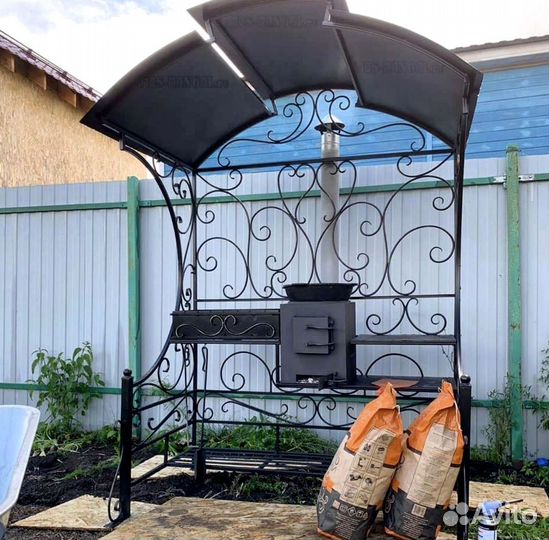 Мангал с крышей