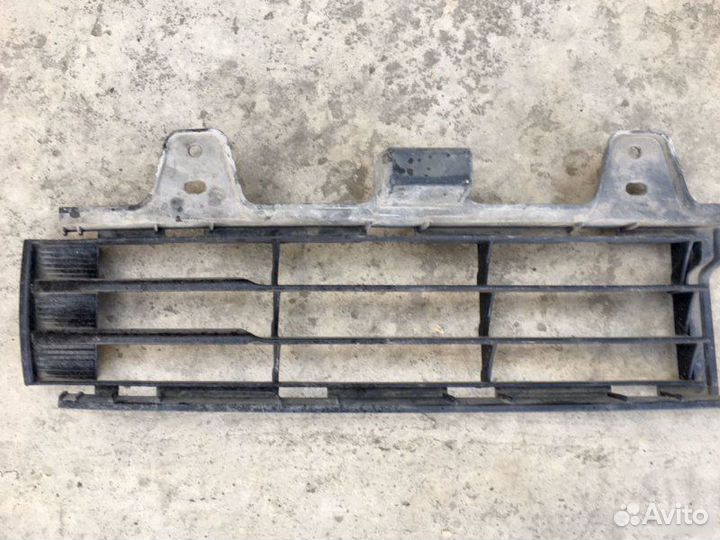 Решетка в бампер правая Toyota Land Cruiser VDJ200