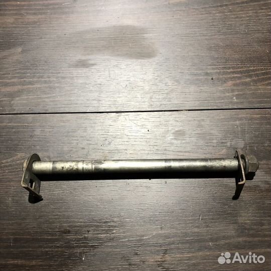 Ось заднего колеса Suzuki GSF650S Bandit 07-08