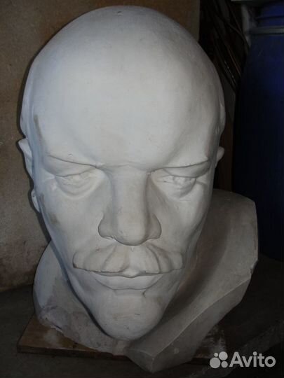 Гипсовый бюст В. И. Ленина
