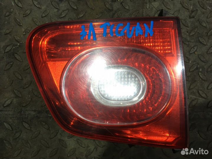 Фонарь задний левый внутренний (Volkswagen Tiguan)