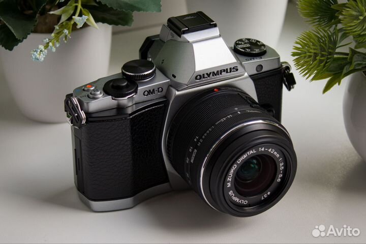 Olympus OM-D E-M5 Kit + Комплект