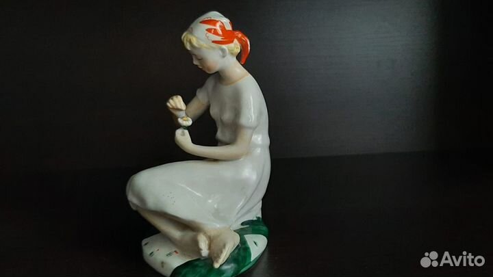 Статуэтка «Любит, не любит» лфз СССР