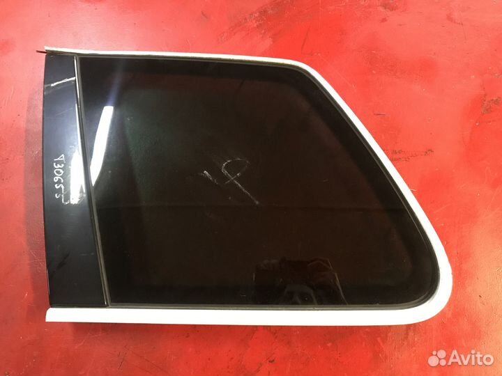 Стекло кузовное глухое левое VW Touareg 7L