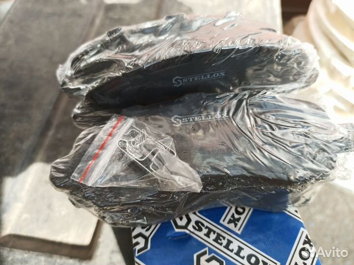 Тормозные колодки передние Chrysler/Mitsubishi