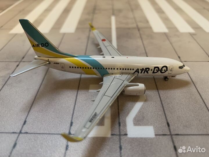 Модель самолета Boeing-737-700