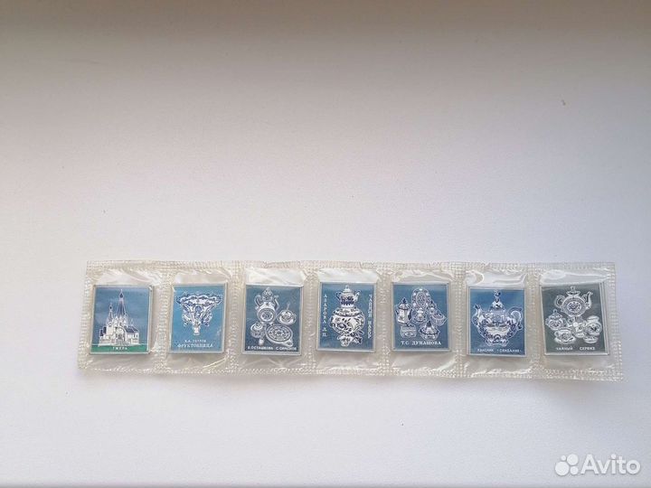 Значки Гжель особой технологии