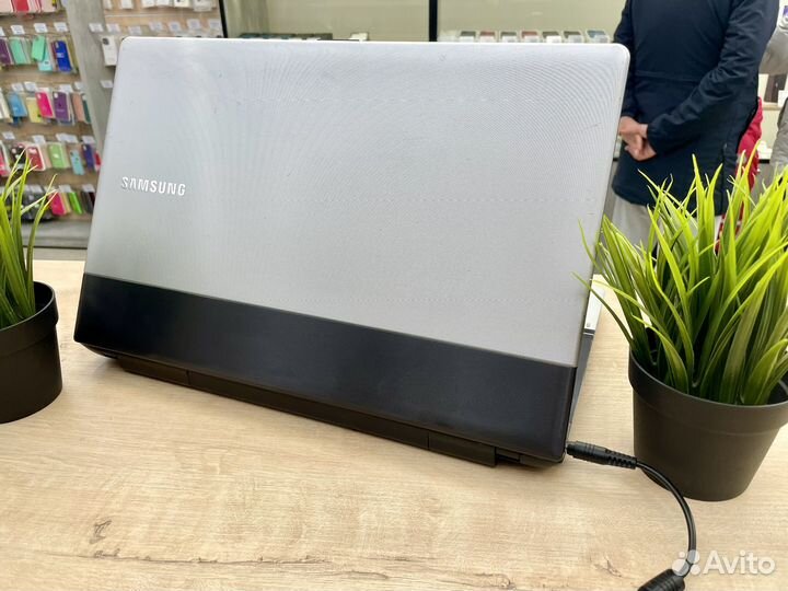 Ноутбук Samsung 17