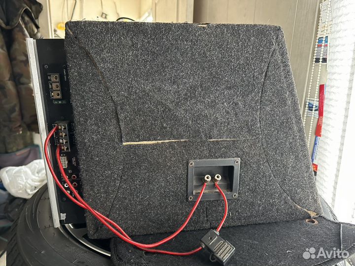 Сабвуфер kicker с усилителем Alpine