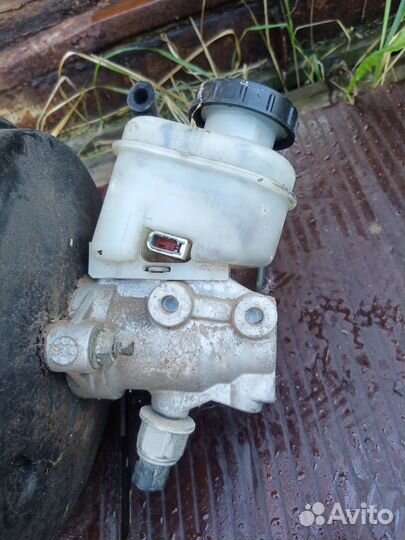 Главный тормозной цилиндр infiniti FX35