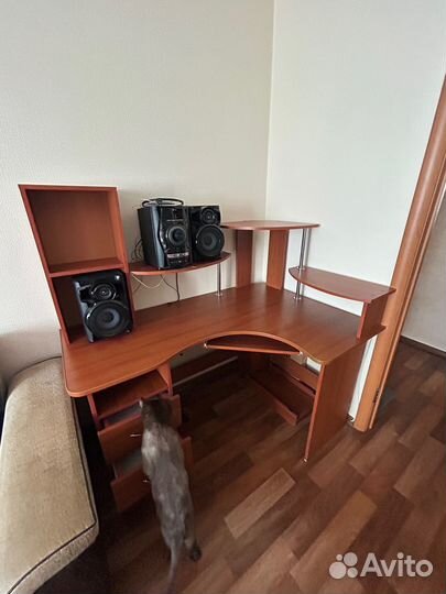 Компьютерный стол