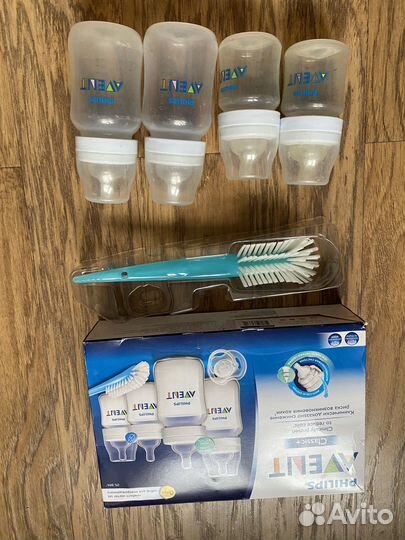 Молокоотсос и набор бутылочек с ершиком