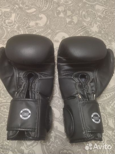 Боксерские перчатки 16 oz