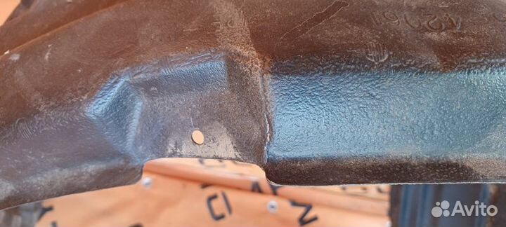 Подкрылок передний правый Toyota Vanguard ACA33