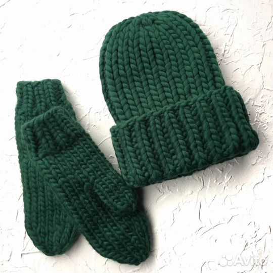 Комплект шапка и варежки зимние ручная работа