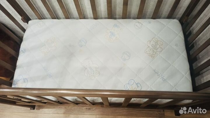 Детская кровать для новорожденных с маятником