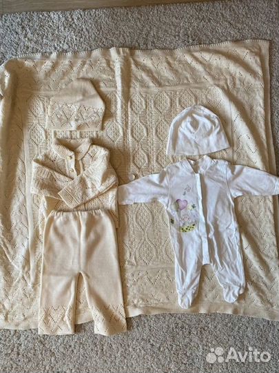 Конверт + комплект одежды на выписку