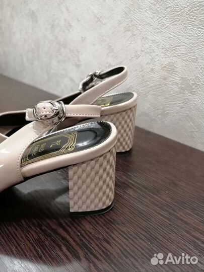 Босоножки женские 36 размер новые