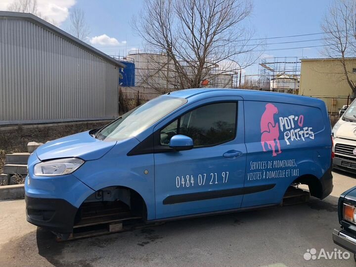 В разборе Ford Transit Courier