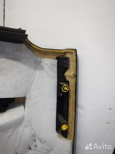 Обшивка двери передней Mercedes W164 Ml