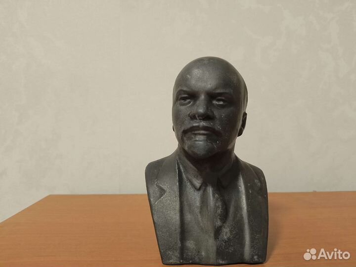 Бюст В.И. Ленина