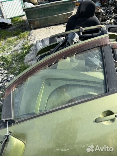 Стекло переднее левое toyota ractis