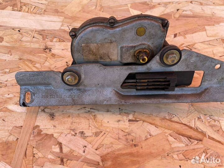 Моторчик стеклоочистителя задний passat b3