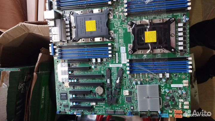 Серверная материнская плата LGA3647 Supermicro