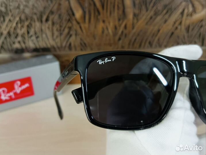 Солнцезащитные очки Ray-Ban