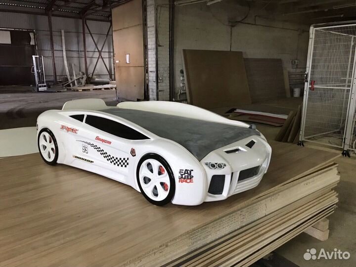 Детская кровать Машина с матрасом