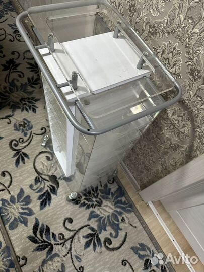 Стеллаж для мастера маникюра