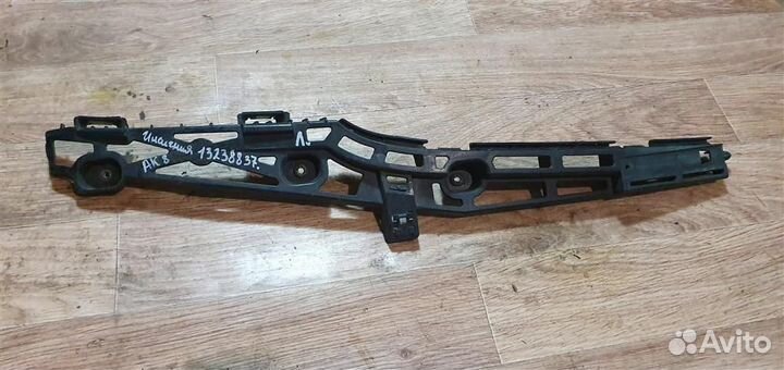 Направляющая заднего бампера левая Opel Insignia